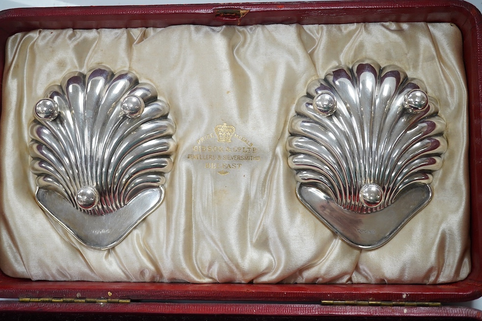 A cased pair of late Victorian silver butter shells with matching butter knives, Horace Woodward & Co Ltd, London, 1897, 95mm. Condition - good